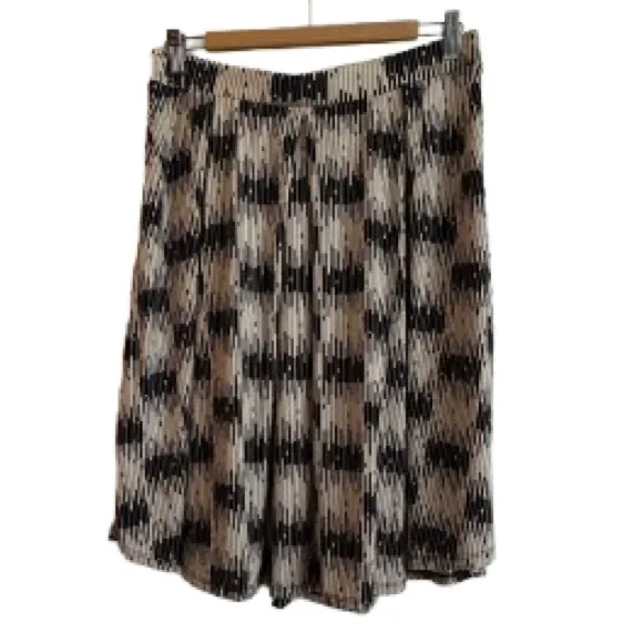 LuLaRoe Black and White Pleated Skirt - Size L - Picture 4 of 4